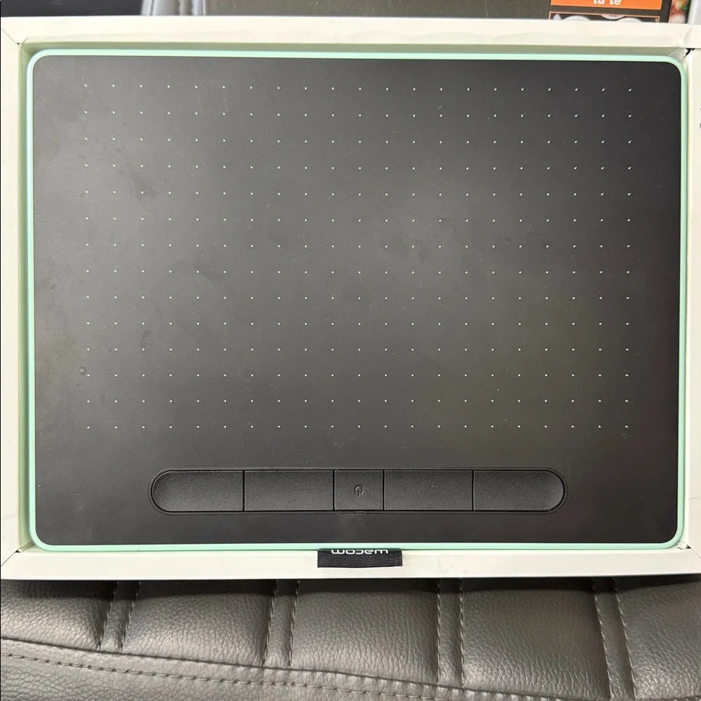 Wacom Intuos Graphics Tablet with Pen - Black